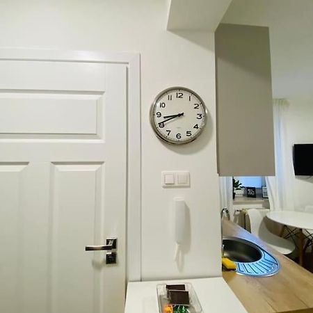 Apartmán Bezagenta Mozart8 Studio Easy Access To City Wifi Varšava Exteriér fotografie