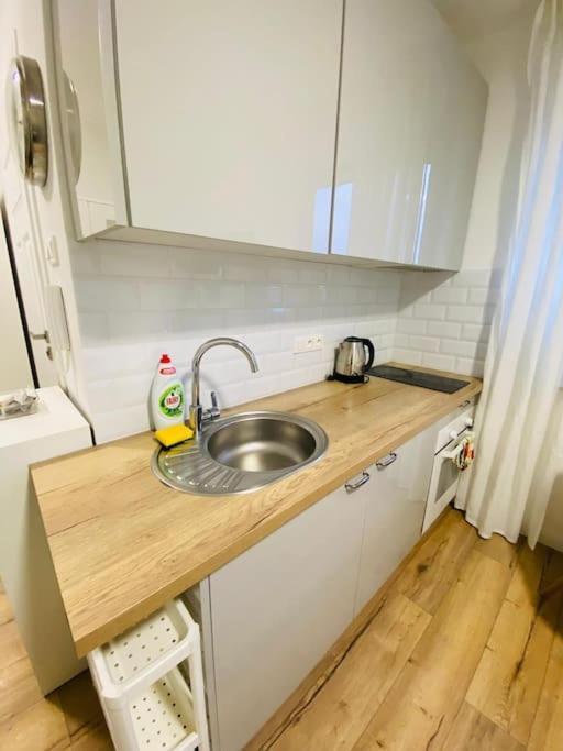 Apartmán Bezagenta Mozart8 Studio Easy Access To City Wifi Varšava Exteriér fotografie